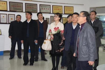 省政協(xié)常委、省科技廳副廳長徐茂波及省政協(xié)科技界委員蒞臨神戎參觀指導(dǎo)工作